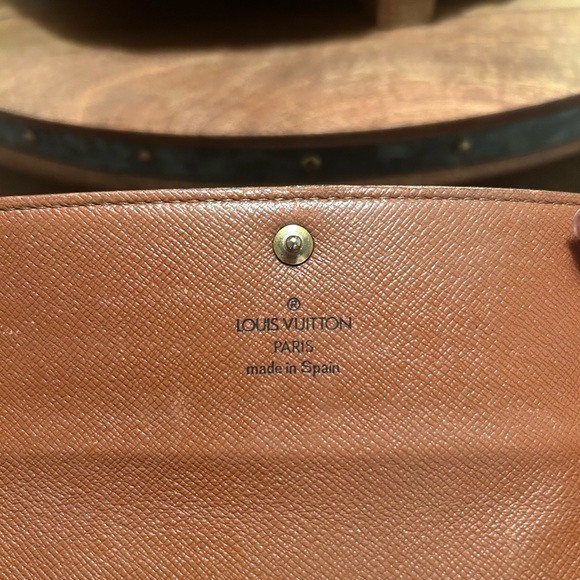 Authentic Louis Vuitton Monogram Portefeiulle Sarah long bifold wallet. - Picture 8 of 15